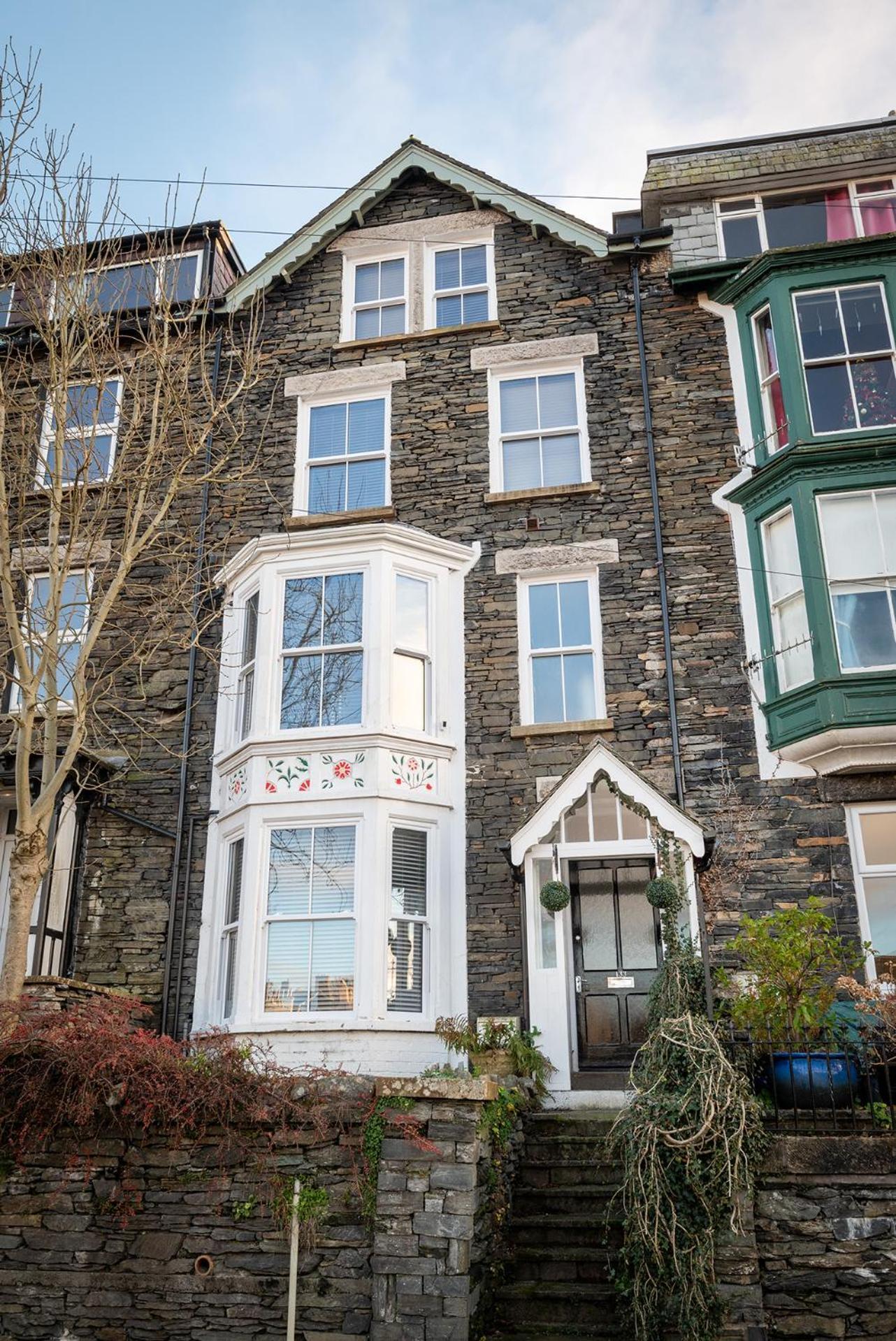 Lola's Loft With Views - - Pet Friendly Bowness-on-Windermere